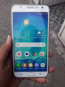 Samsung Galaxy J7 2/16 normal siap pakai