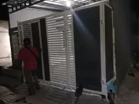 Pagar lipat dorong geser