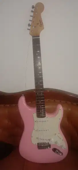 Squier Bullet Stratocaster Pink rare