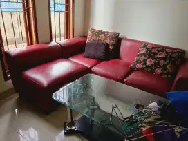 Sofa merah minimalis