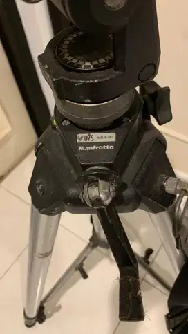 Tripod Manfotto type 075