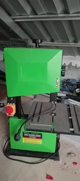 Mesin gergaji pita Ryu RBS 8