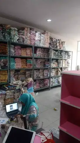 Rak besi siku lobang