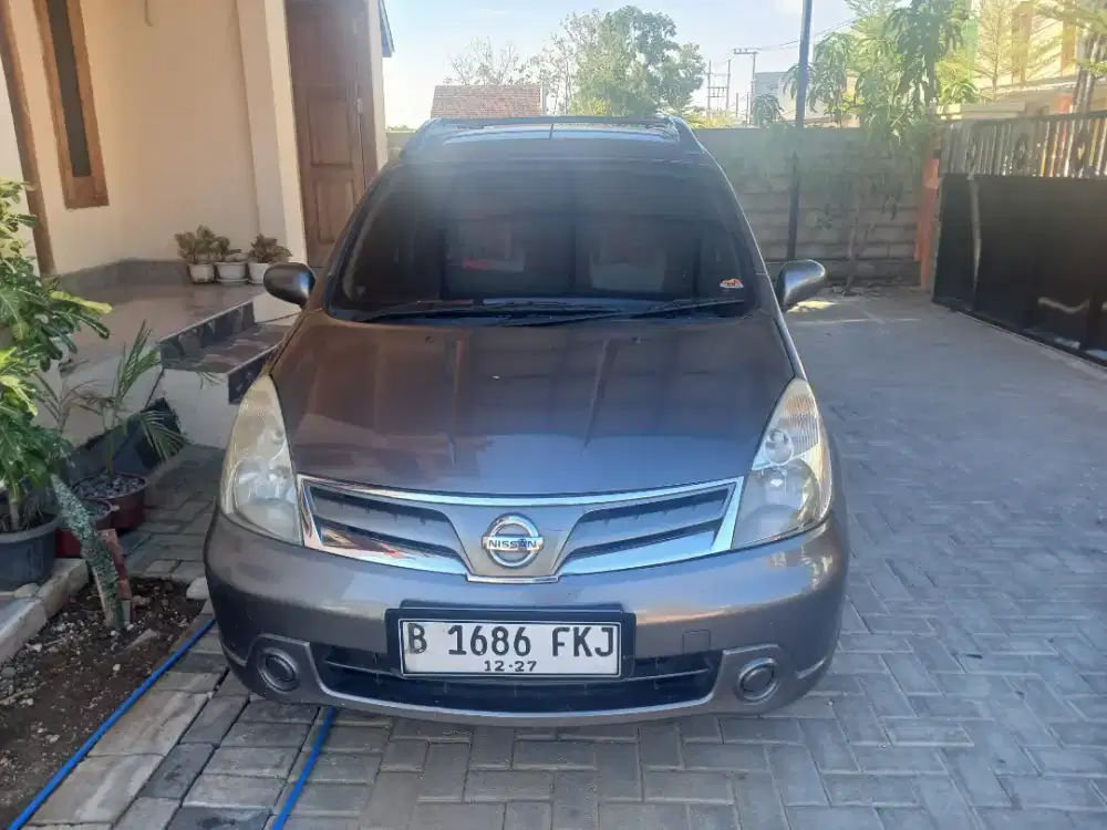 Jual Nissan Grand Livina 2012 SV Matic