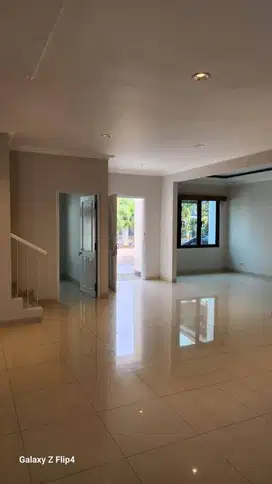 DIJUAL RUMAH HOEK DI JAKARTA GARDEN CITY CAKUNG JAKARTA TIMUR