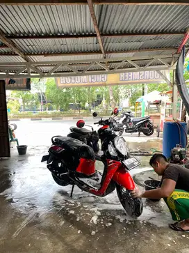 Dibutuhkan karyawan cuci motor