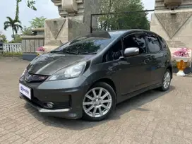 Pajak Pajang Honda Jazz 1.5 RS Bensin-MT 2013 Abu-abu WVU