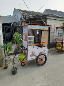 gerobak somay/ batagor/ sempol ayam / es buah/ gorengan