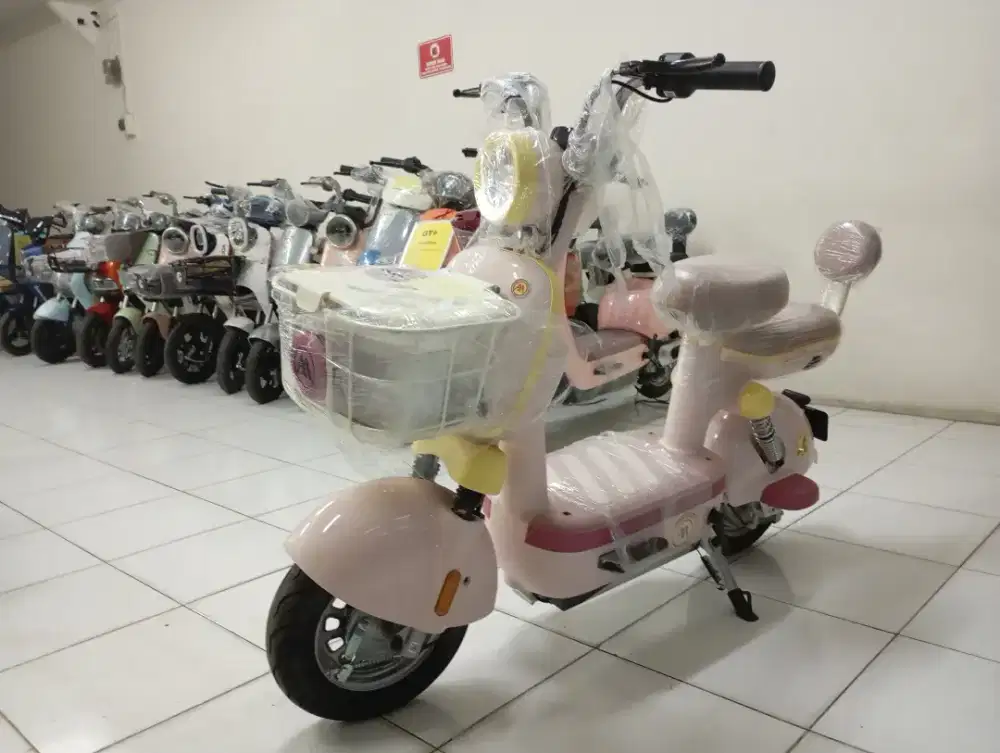 AIMA METAPRO, baterai 48v22ah, 730watt, jarak tempuh70km topspeed 43km