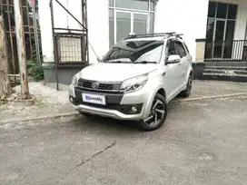 Like new - DAIHATSU TERIOS 1.5 R BENSIN M/T 2016 SILVER