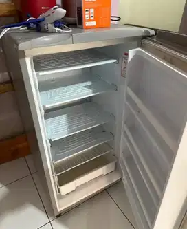 Freezer sanyo - 1,300,000