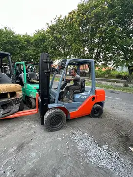 Forklift Bekas 3 Ton Toyota seri Japan