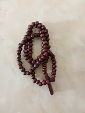 Tasbih kayu isian