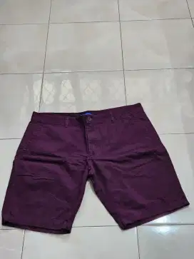 Celana Pendek Pria Warna Merah Wine Ukuran 40