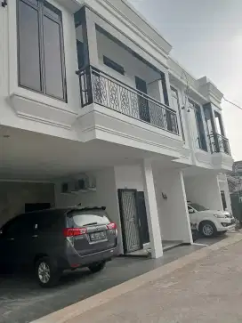 Rumah Mewah strategis di Pisangan Baru Jakarta timur