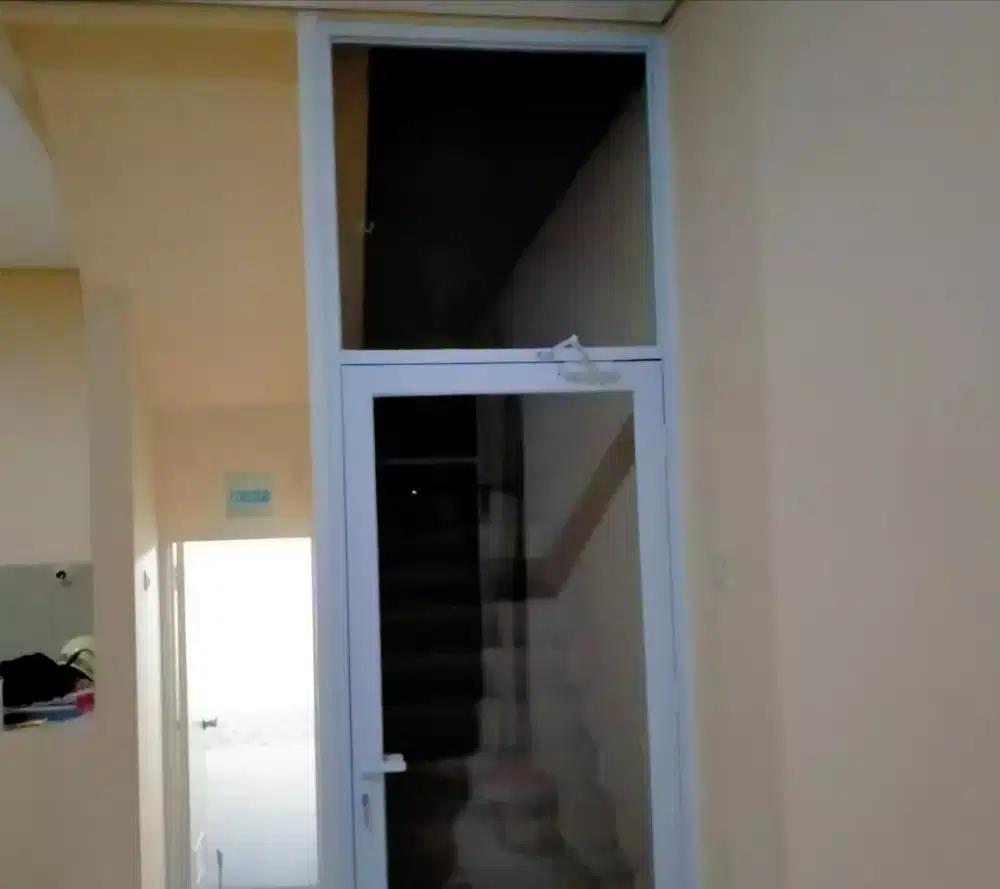 Partisi kaca alumunium