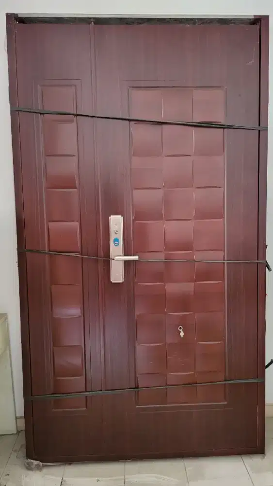Pintu semi hotel motif kayu bahan besi baja