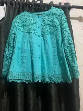 Kebaya modern wanita