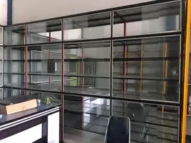 Lemari Kaca Aluminium