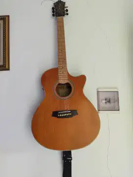 Jual gitar jo minus tinggal pke.