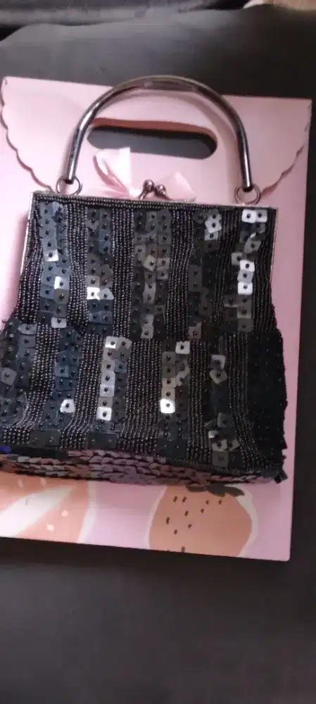 Dompet untuk ke pesta perkawinan