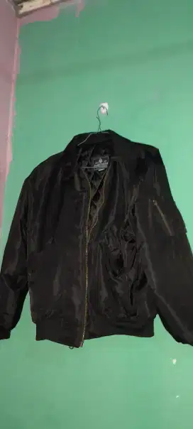 Jaket bomber kerah