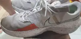 dijual sepatu lari jogging dan sepatu tennis