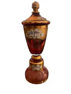 BOHEMIA CRYSTAL red with lid on top