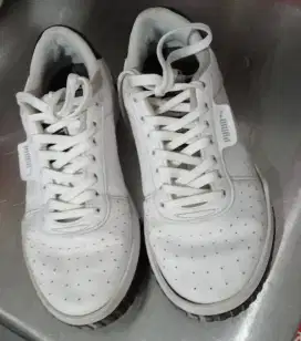 Sepatu Puma white size 37.5