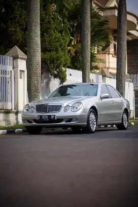 Mercedes-Benz E260 2003 Bensin