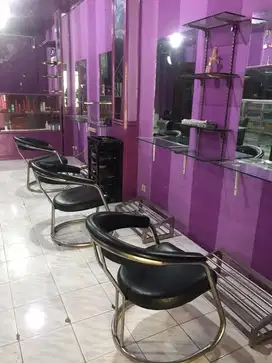 Kursi salon dan injakan kaki set