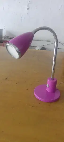 Lampu Meja Belakar LED