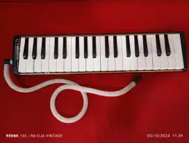 Pianika jadul suzuki melodion m-37