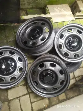 Velg 15 kaleng taruna pcd 5x114 innova xtrail rush terios crv