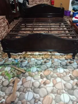 Tempat Tidur Klasik Jati Tua