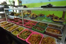 DIBUTUHKAN SEGERA KARYAWATI UNTUK WARUNG NASI