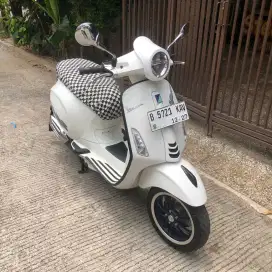 DIJUAL VESPA PRIMAVERA S PUTIH MULUS