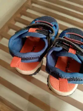 Dijual sepatu sandal bayi 95% baru