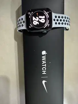 Apple Watch SE 44 mm Nike Edition