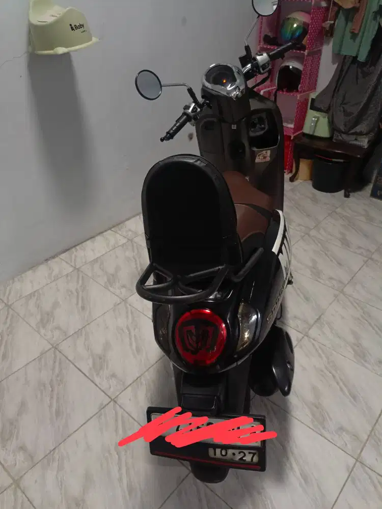 Scoopy Pretiges Hitam tahun 2022