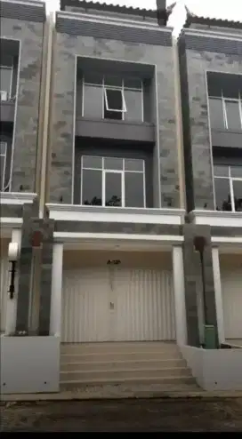 Jual/sewa ruko 3 lantai di BSB ( beranda galleria )