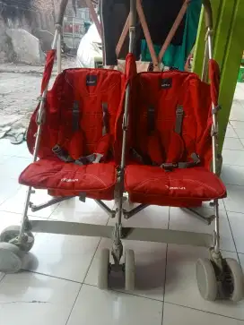 Stroller sih kembar babyelle