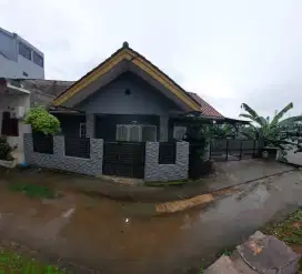 Dijual/dikontrakan Rumah Asri di Kelapa Dua Depok Rp. 750jt