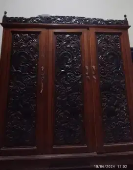 Lemari Kayu Jati Antik Kuno tahun 70 an
