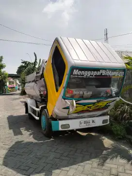 Ahli sedot WC Lakarsantri
