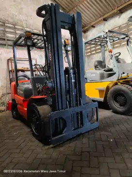 Forklift ISUZU Threelift O8I23I6I336 bekas Caterpilar