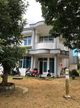 DISEWAKAN Rumah Mewah Semi Furnished Lokasi Strategis