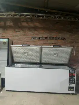 Freezer Pembeku daging
