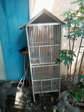 SANGKAR BURUNG BESI