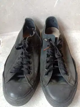 Sepatu Converse black